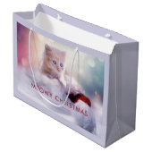 Cute Kitten rust op een kerstman met kerstmis Groot Cadeauzakje (Voorkant Gekanteld)