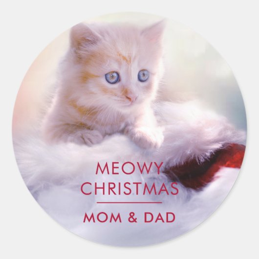 Cute Kitten rust op een kerstman met kerstmis Ronde Sticker (Voorkant)