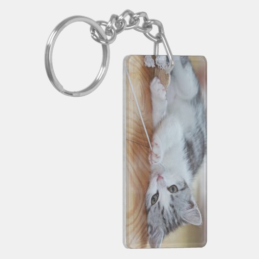 Cute Kitten spelen met string Sleutelhanger (Voorkant Links)