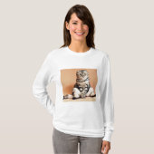 Cute Kitten Sprawout T-shirt (Voorkant volledig)