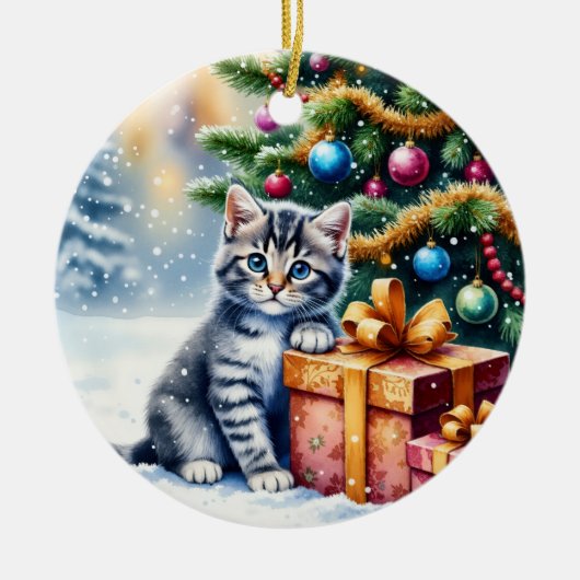 Cute Kitten Under Christmas Tree Keramisch Ornament (Voorkant)