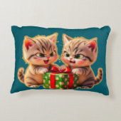 **Cute Kittens Fighting Over a Gift – Funny Christ Accent Kussen (Achterkant)
