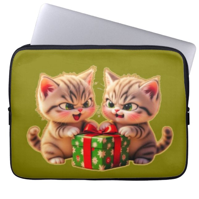 **Cute Kittens Fighting Over a Gift – Funny Christ Laptop Sleeve (Voorkant)