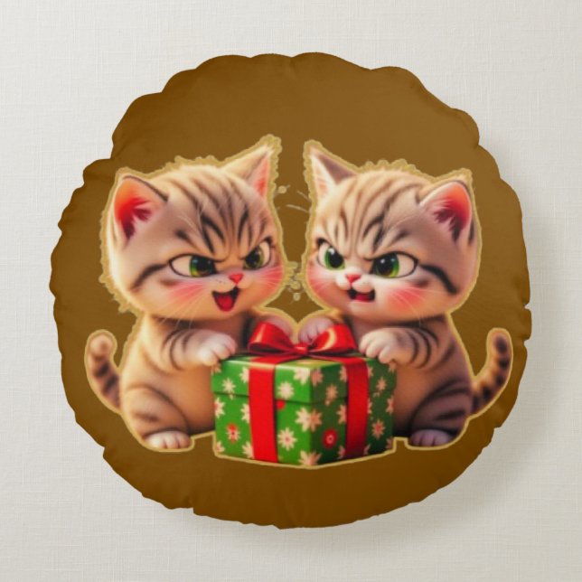 **Cute Kittens Fighting Over a Gift – Funny Christ Rond Kussen (Voorkant)