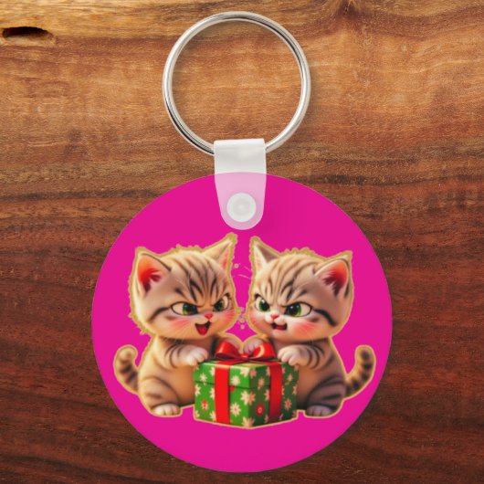 **Cute Kittens Fighting Over a Gift – Funny Christ Sleutelhanger (Voorkant)