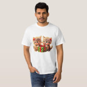**Cute Kittens Fighting Over a Gift – Funny Christ T-shirt (Voorkant volledig)