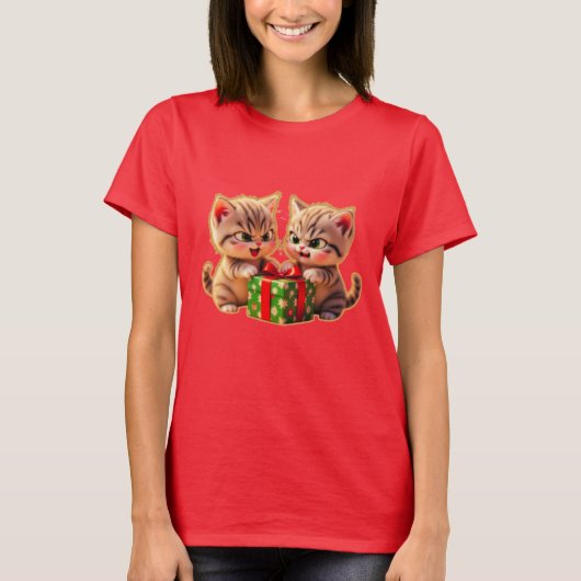 **Cute Kittens Fighting Over a Gift – Funny Christ T-shirt (Voorkant)