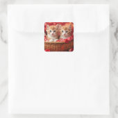 Cute Kittens in a Straw Basket Vierkante Sticker (Tas)