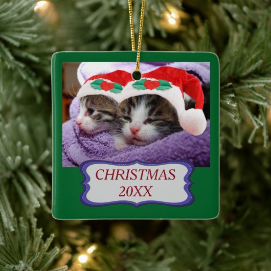 Cute Kittens met een rode kerstkerstmis 20XX Keramisch Ornament (Boom)