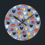 Cute Kitty Cats Fun Pattern Blue Ronde Klok<br><div class="desc">Veel schattige kat gezichten op een blauwe achtergrond. Sterf voor dierenliefhebbers.</div>