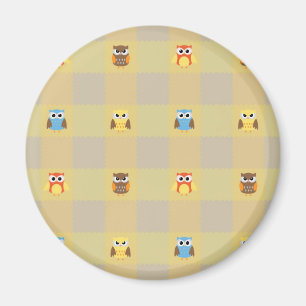 Cute Kleine Uilen op Tane en Gele Achtergrond Magneet