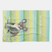 Cute Koala beer on green striped bg custom name Theedoek (Horizontaal)