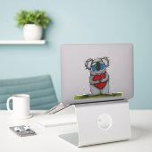 Cute Koala Beer Sticker (Laptop op bureau)