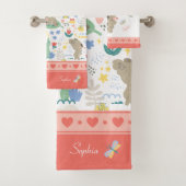 Cute Koala Pattern met meisjesnaam Roze Bathroom Bad Handdoek (Insitu)