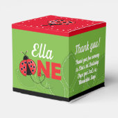 Cute Ladybug 1ste verjaardagsgunst box 2 x 2 inch Bedankdoosjes (Achterkant)