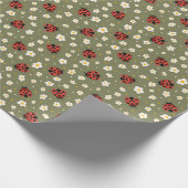 Cute Ladybug and Strawberry Flower Polka Dots Cadeaupapier (Hoek)