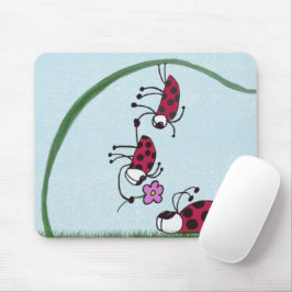 Cute Ladybug die zijn liefdesschilderingen uitstra Muismat