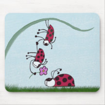 Cute Ladybug die zijn liefdesschilderingen uitstra