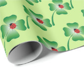 Cute ladybug on a four leaf clover! cadeaupapier (Rol Hoek)