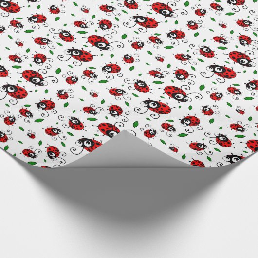 Cute ladybug-patroon cadeaupapier (Hoek)