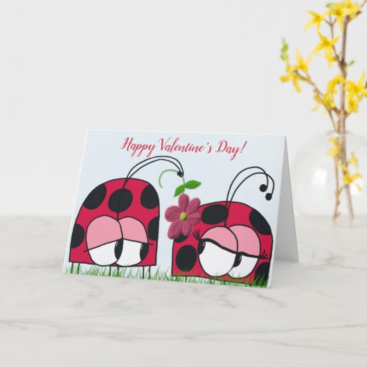 Cute Ladybug Wooking Zijne Nieuwe Liefde Kaart (Gele Bloem)