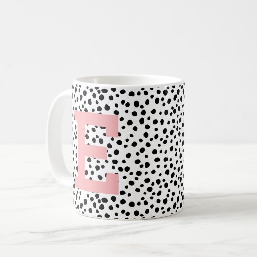 Cute Large Pink Initiaal on Dalmatian Spot Pattern Koffiemok (Voorkant links)