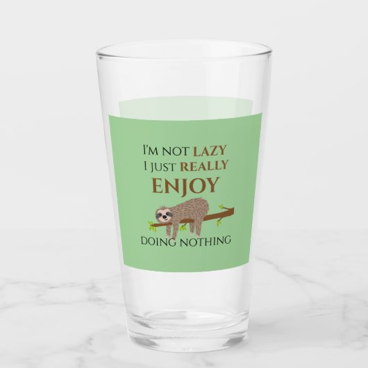 Cute Lazy Sloth Hanging on Tree Funny Text Glas (Voorkant)