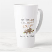 Cute Lazy Sloth Hanging on Tree Funny Text Latte Mok (Rechterhoek)