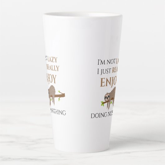 Cute Lazy Sloth Hanging on Tree Funny Text Latte Mok (Voorkant)