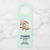 Cute Lazy Sloth met Sun & Rainbow Flessenhanger (Voorkant)