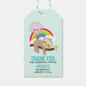 Cute Lazy Sloth met Sunshine & Rainbow Cadeaulabel (Voorkant)