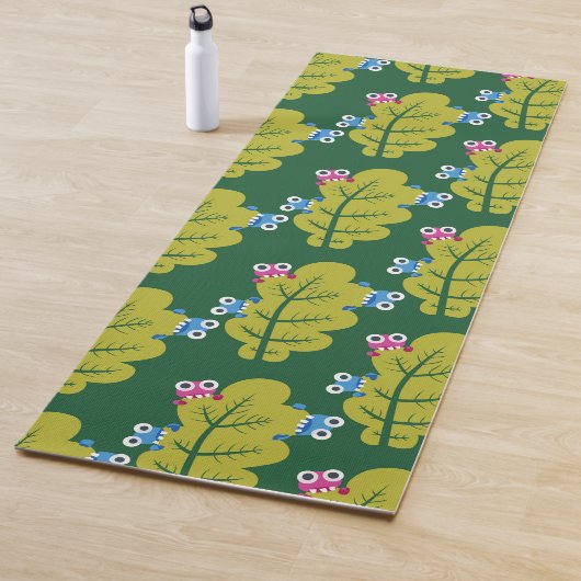 Cute Leaves Pattern met Cartoon Bugs Green Yogamat (In situ)