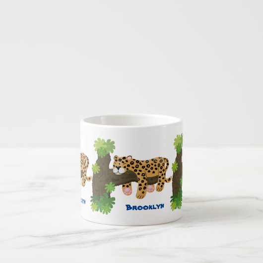 Cute leopard slapen in de cartoon afbeelding van d espresso kop (Voorkant)