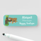 Cute leopard slapen in de cartoon afbeelding van d naamplaatje (In situ)