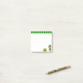 Cute leprechaun, gelukshamrocks & pot of gold post-it® notes (Op bureau)