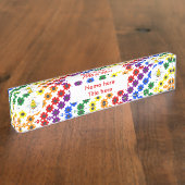 Cute LGBT Proud Rainbow Bee en Flowers Custom Naambordje (Zijkant)