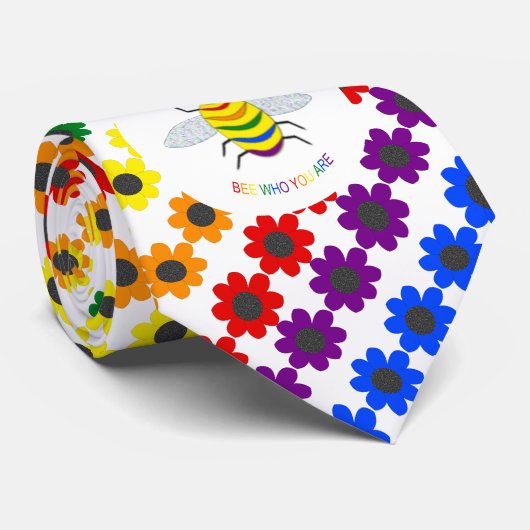 Cute LGBT Proud Rainbow Bee en Flowers Stropdas (Opgerold)