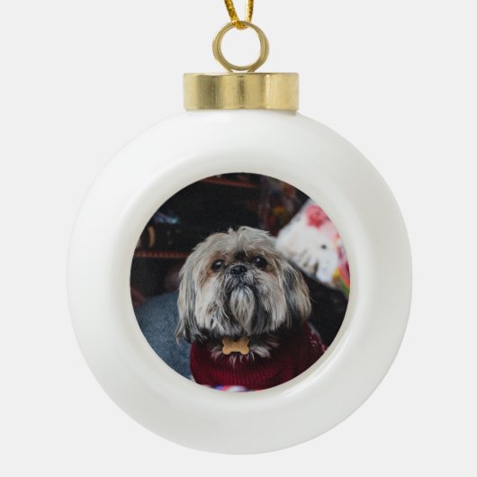 Cute lhasa apso puppy at Christmas b Keramische Bal Ornament (Voorkant)