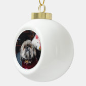 Cute lhasa apso puppy at Christmas b Keramische Bal Ornament (Rechts)