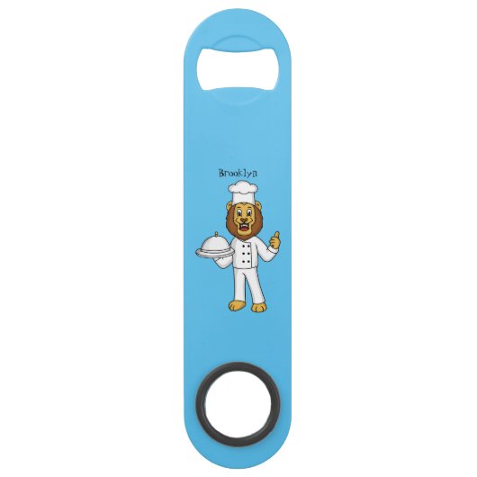 Cute lion chef cartoon illustration speed flessenopener (Voorkant)