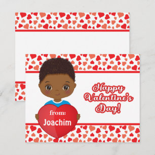 Cute Little Boy Holding St. Valentijn Heart Card Notitiekaartje