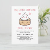 Cute Little Dumpling Her Way QR Code Baby Shower Kaart (Staand voorkant)