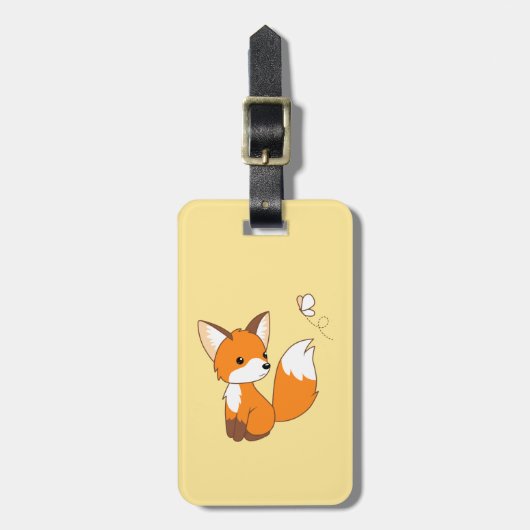 Cute Little Fox Watching Butterfly Bagagelabel (Voorkant verticaal)