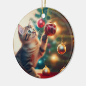 Cute Little Kitten Playing With Christmas Bulb Keramisch Ornament (Links)