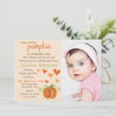 Cute Little Pumpkin Foto 1st Birthday Invitations Kaart (Staand voorkant)