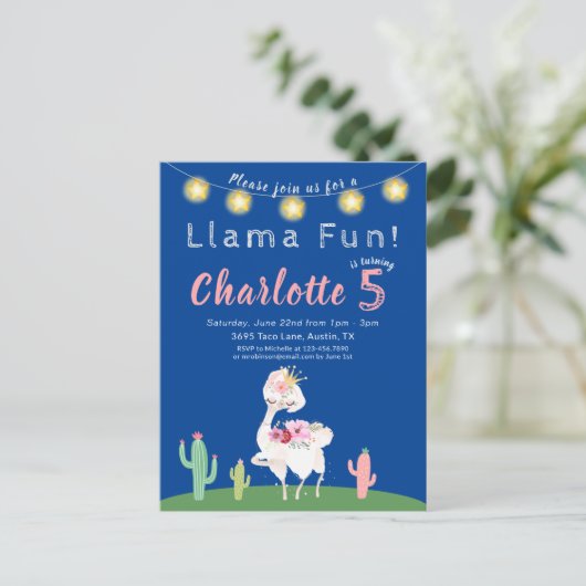 Cute Llama Fun Blue Birthday Party Invitation Briefkaart (Staand voorkant)