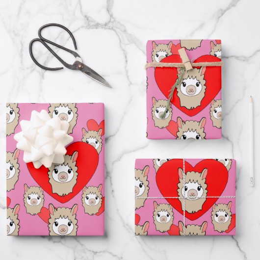 Cute Llama Head en Red Hearts Pink Background Inpakpapier Vel (Voorkant)