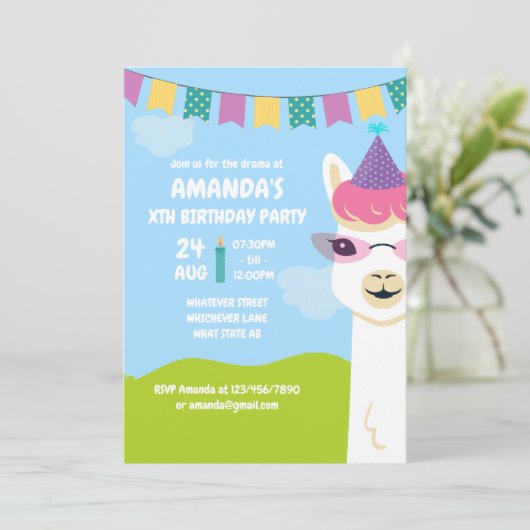 Cute Llama over de uitnodiging van de Birthday Par (Staand voorkant)