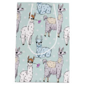 Cute Llama Pattern on Polka Dots Medium Cadeauzakje (Achterkant)