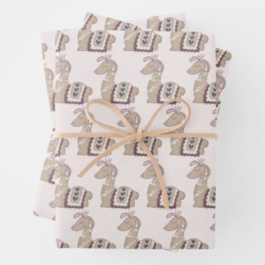 Cute Llama Princess Wearing a Crown Inpakpapier Vel (In situ)